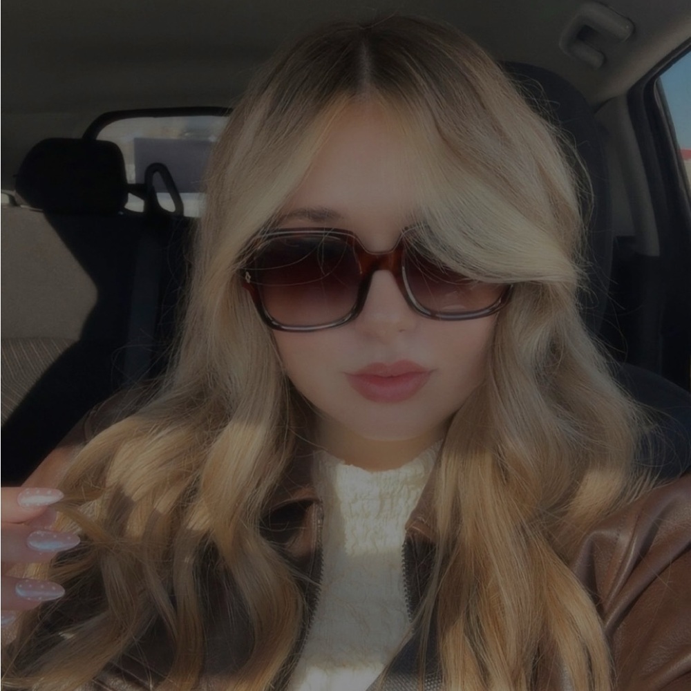 Meet your Posher, Eve